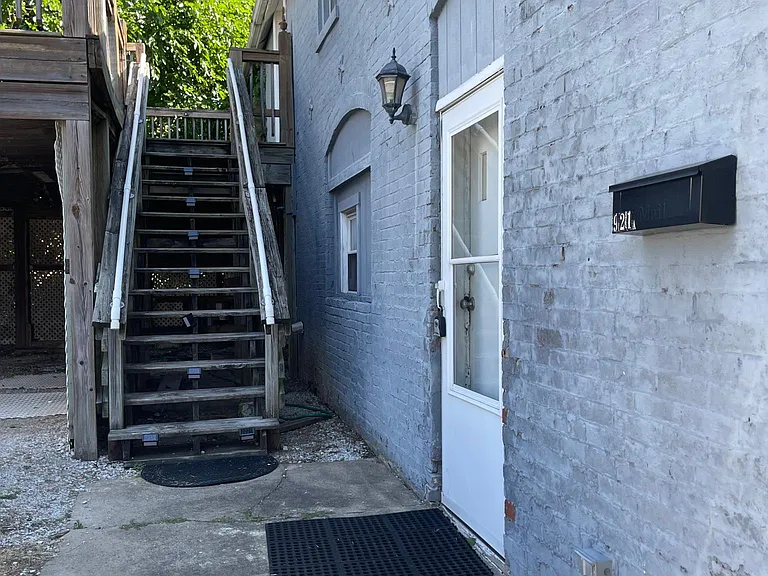 921 W Illinois St #A — Photo 3