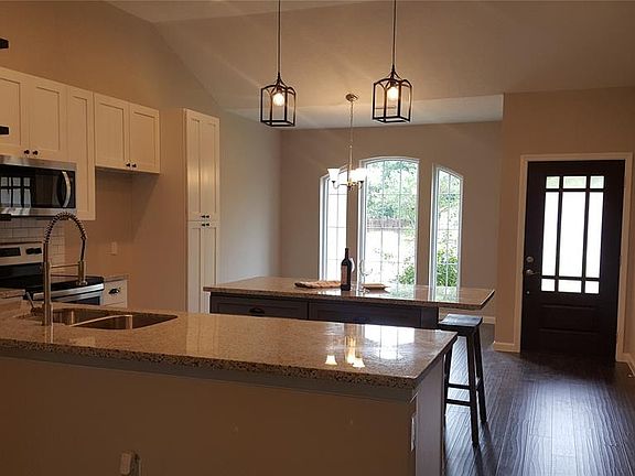 3rd image of 10621 Leslie Ln