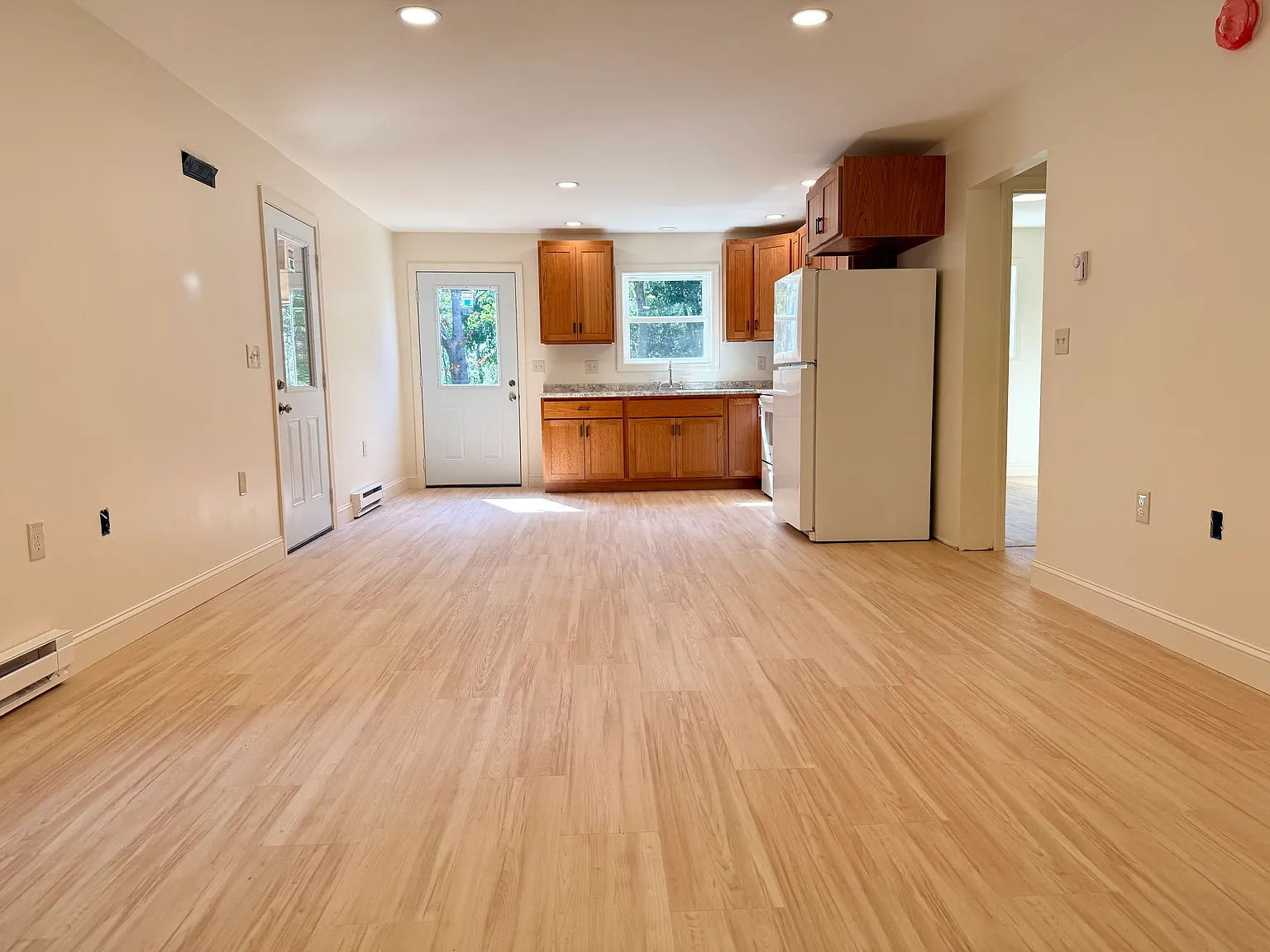 1 bed, 916 sqft, $1,575 — Photo 2