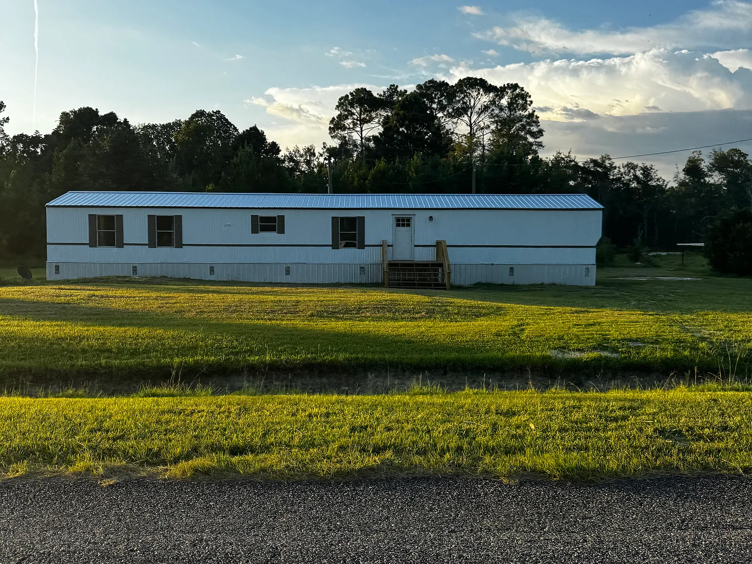 3 bed, 1216 sqft, $1,250 — Photo 1