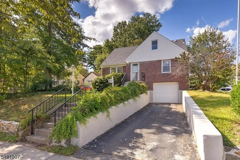 3 bed, 1.5 bath, 1612 sqft, $3,400 — Photo 3