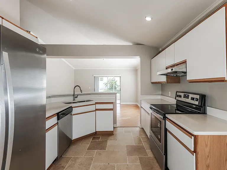 25213 Hyde Park Blvd — Photo 5