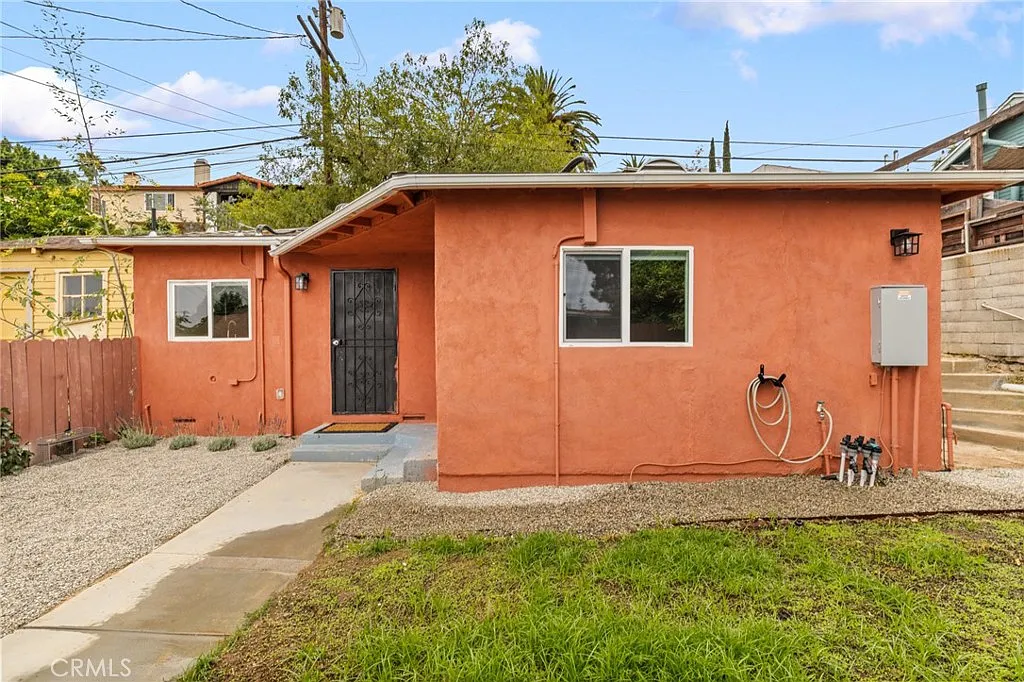 2 bed, 800 sqft, $3,850 — Photo 2