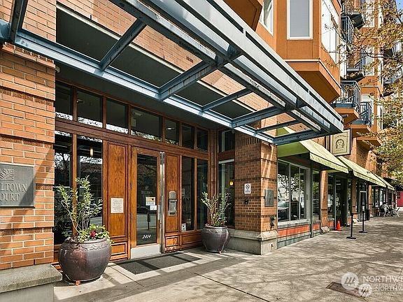 4th image of 2414 1st Avenue #703