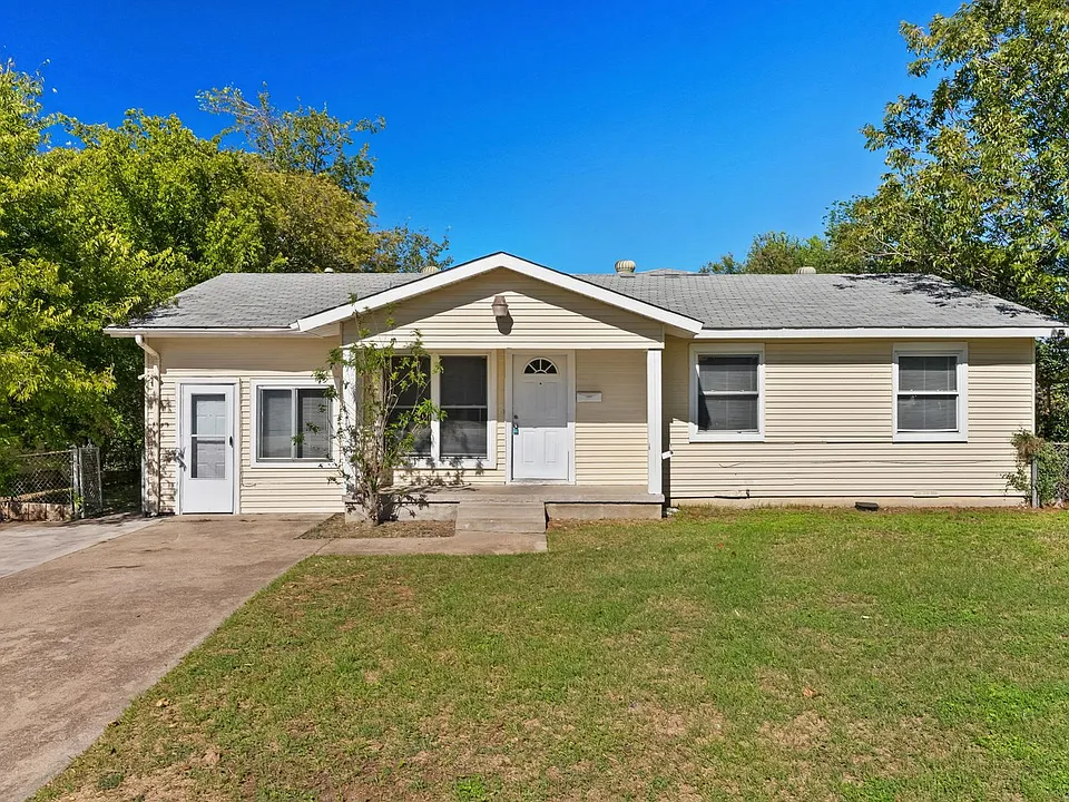 2709 Hillside Dr