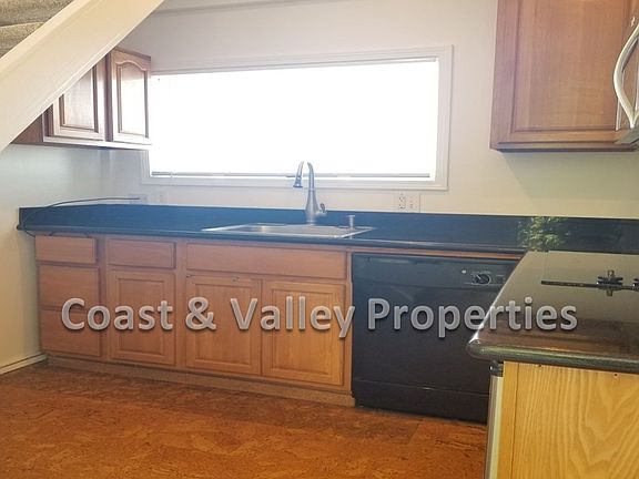 4th image of 611 Lantern Ln Unit B