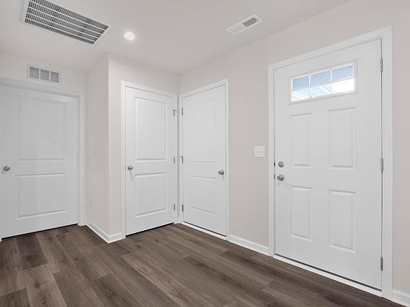 5th image of 102 Fairfield Grove Ct