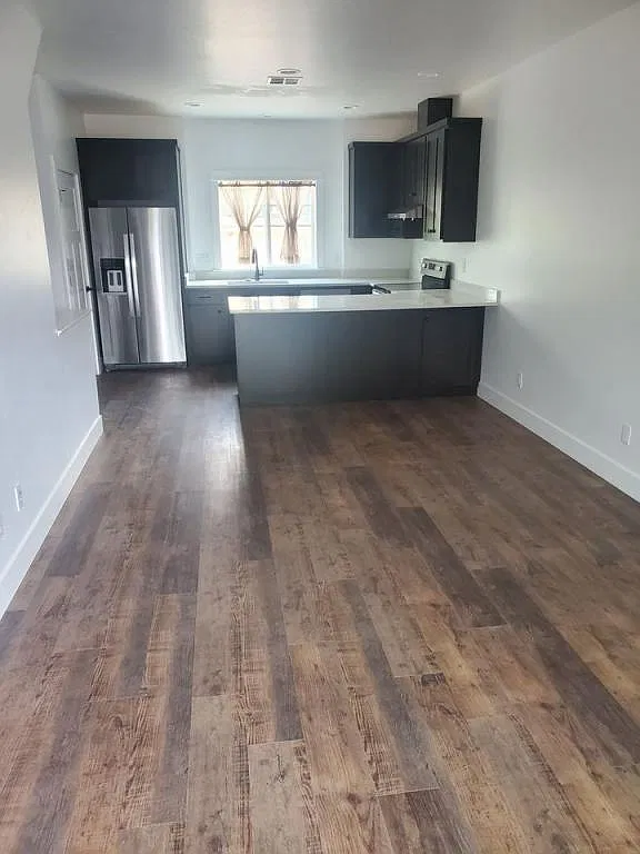 228 SW J St — Photo 3