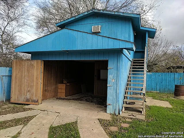 539 Sterling St — Photo 8