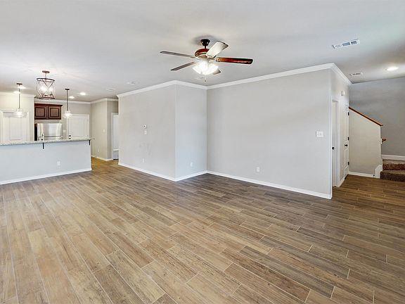 5th image of 124 Richards St