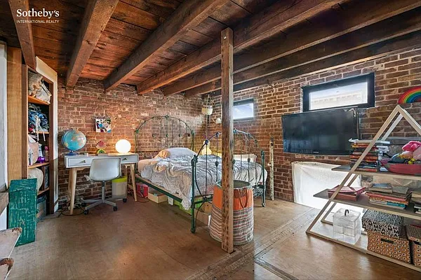 Rented by Sotheby's International Realty | media 17