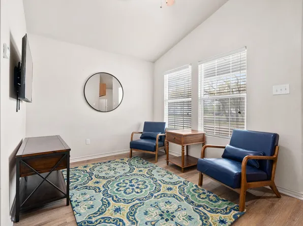 113 Gillespie Ln, Aransas Pass, TX 78336