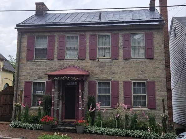 1112 Mahantongo St, Pottsville, PA 17901