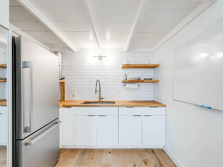 1000 W 26th St #208 — Photo 9