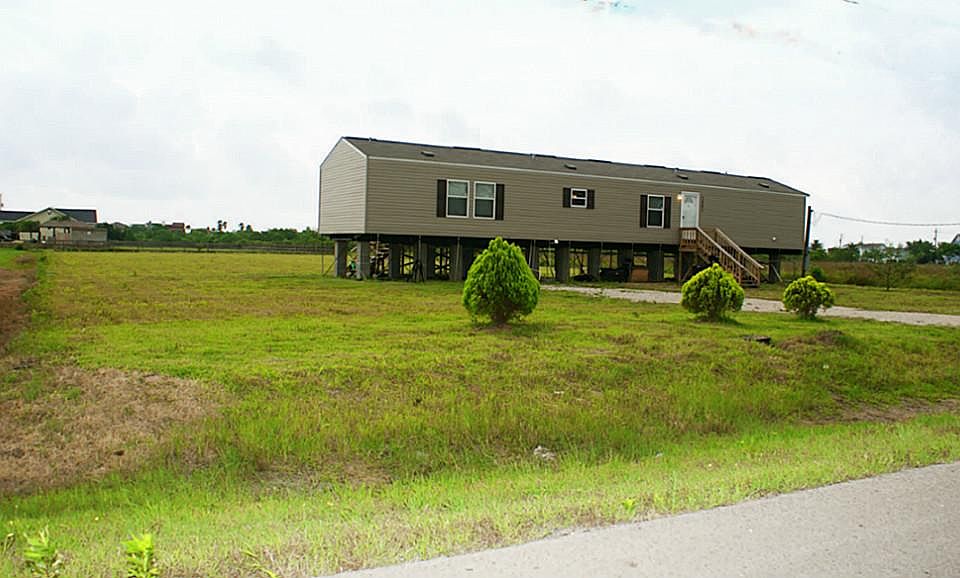 Your country oasis awaits! Build the workshop, garage or larger home on this 1 acre lot!