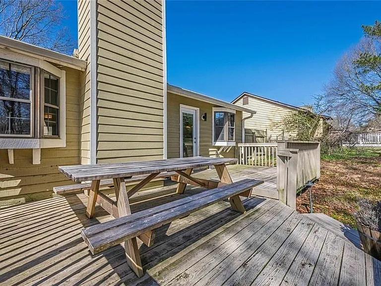 2491 Redfield Dr — Photo 31