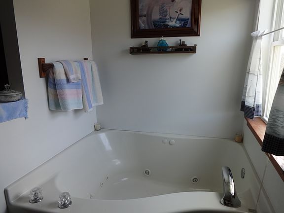 Jetted Tub in Master Bath
