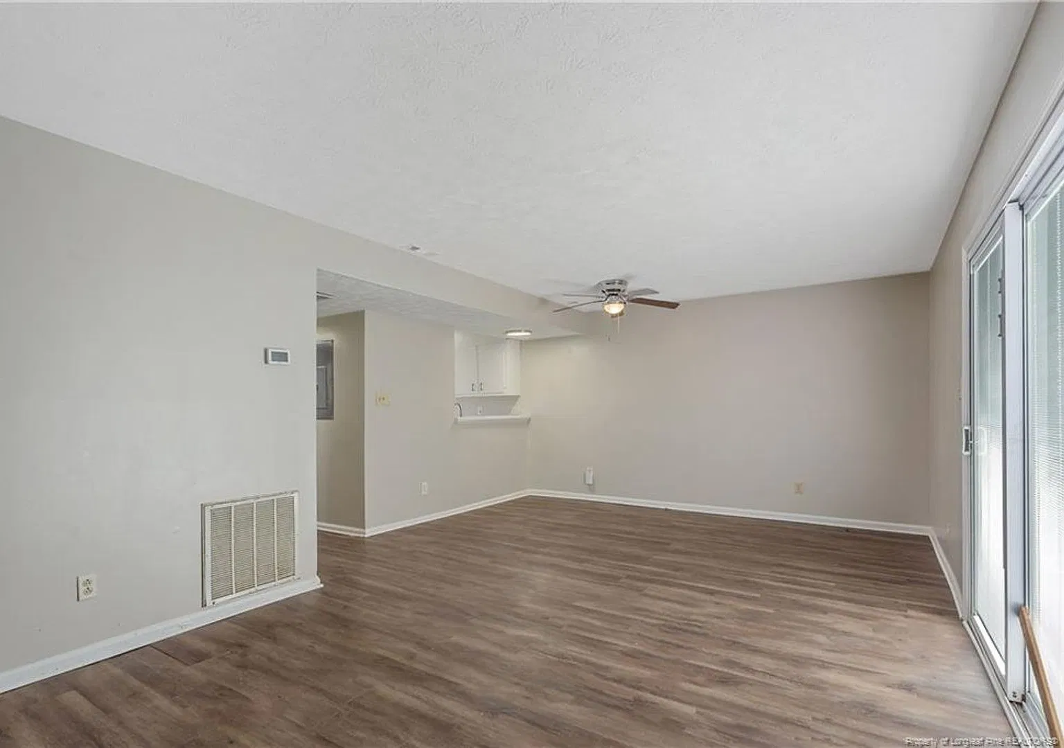 416 Kirkcaldy ~ Gardens Of Loch Lomand ~ Price Drop!! — Photo 3