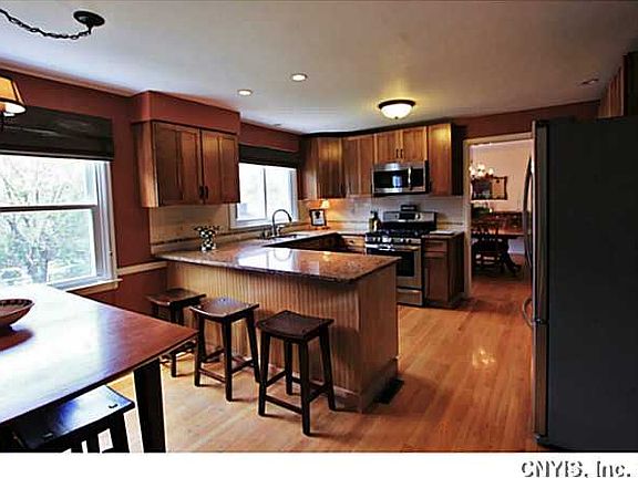 3rd image of 4834 Carey Dr