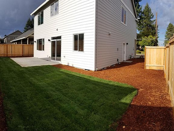 3rd image of 3050 SE Evergreen St