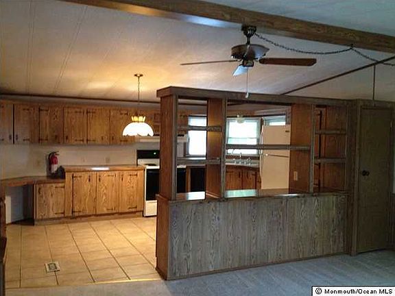 4th image of 464 Charles Pl