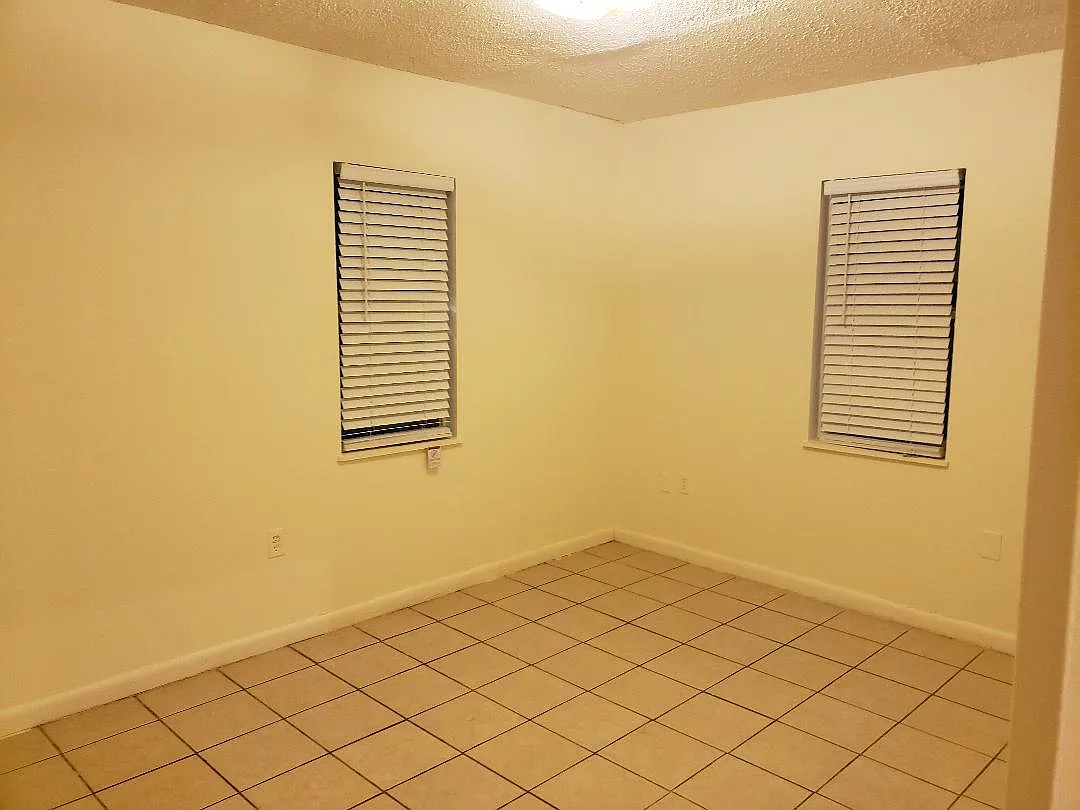 2 bed, $1,000 — Photo 3