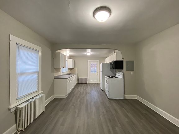 5th image of 127 Pond Lily Ave #2