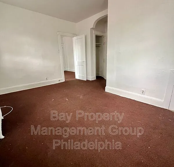 1001 Clifton Ave #2R — Photo 7