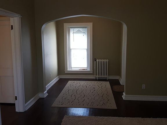 5th image of 303 E Walnut St APT 4
