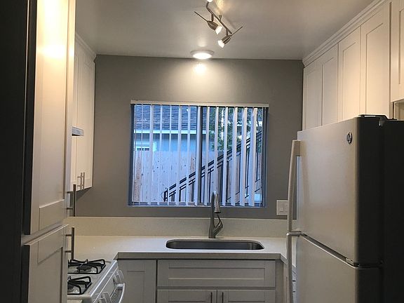 2nd image of 4054 Highland Ave APT 2