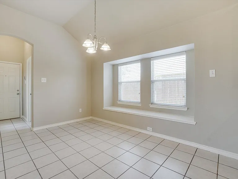 1612 Balboa Ln — Photo 9