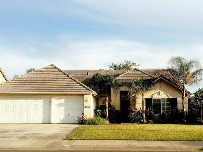 955 W Pebble Dr, Hanford, CA, 93230