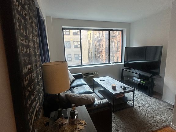 4th image of 439 E 75th St #31