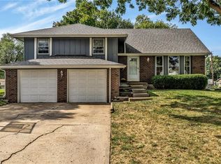 261 Holiday Dr, Lansing, KS 66043