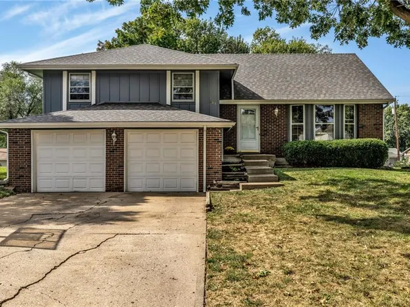 261 Holiday Dr, Lansing, KS 66043