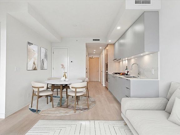 4th image of 537 Cottonwood Ave #3608