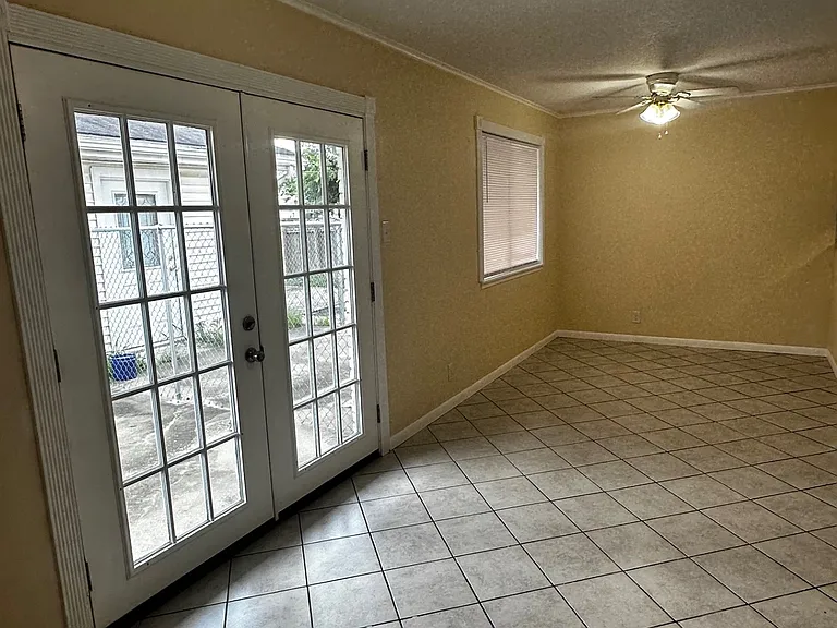 3003 Avenue O — Photo 10