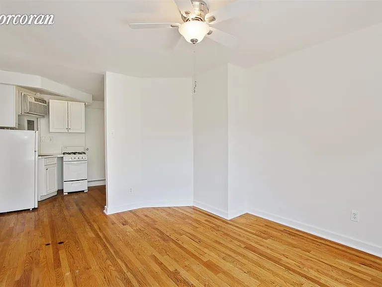 58 Perry St #3RW — Photo 2