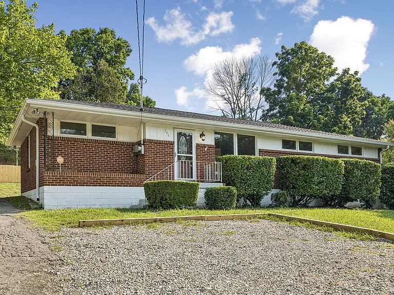 246 Blackman Rd — Photo 2