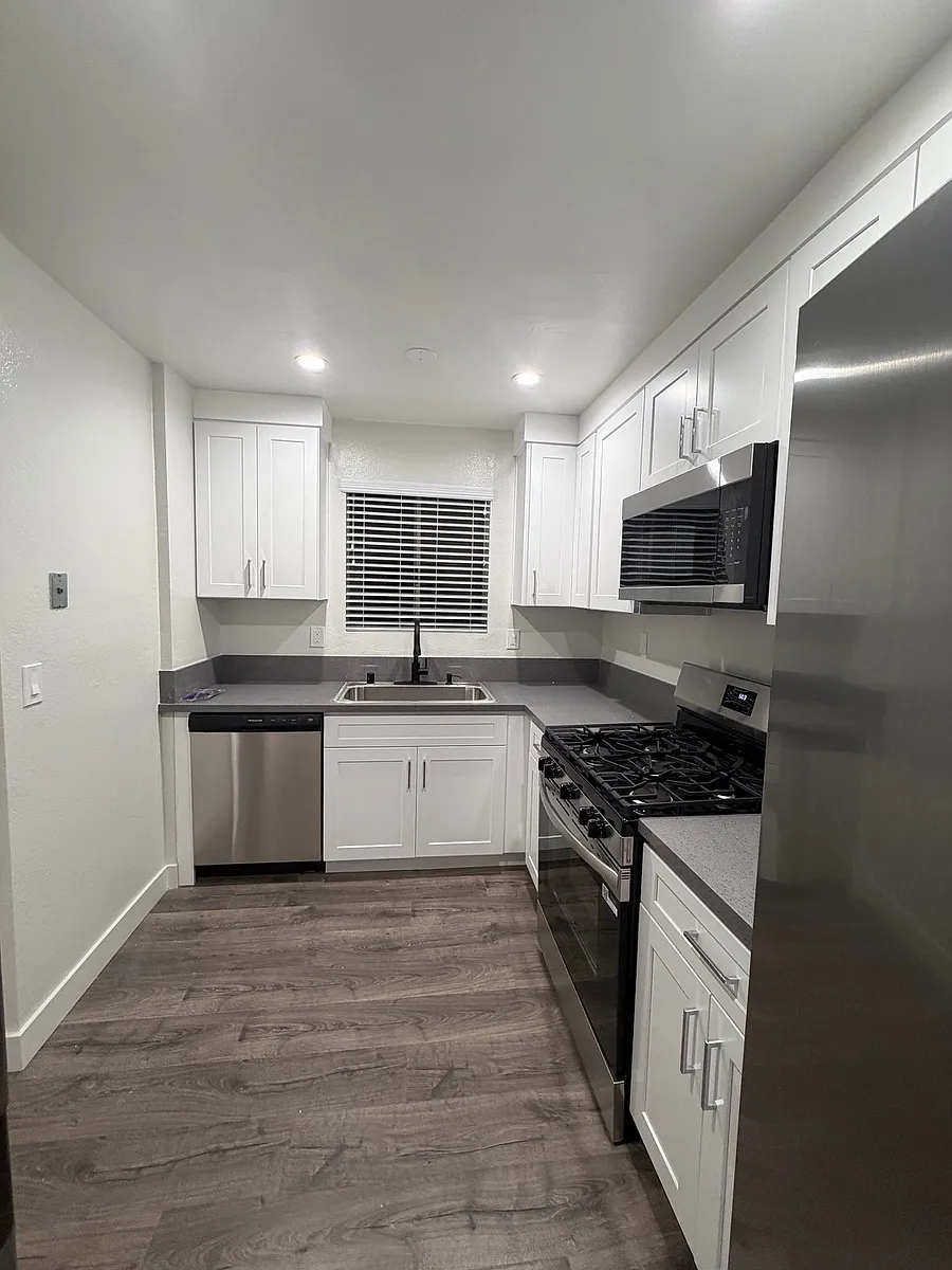 Building Photo - 327 S Madison Way #B