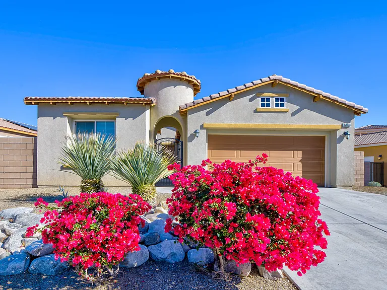 62528 N Starcross Dr — Photo 2