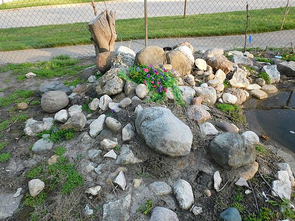 2nd image of 644 Briar Rd