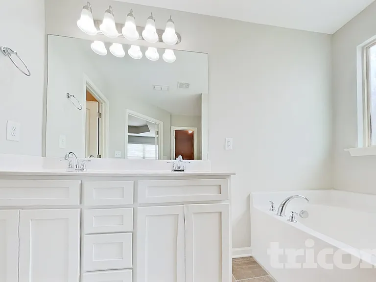 1048 Solomon Ln — Photo 7