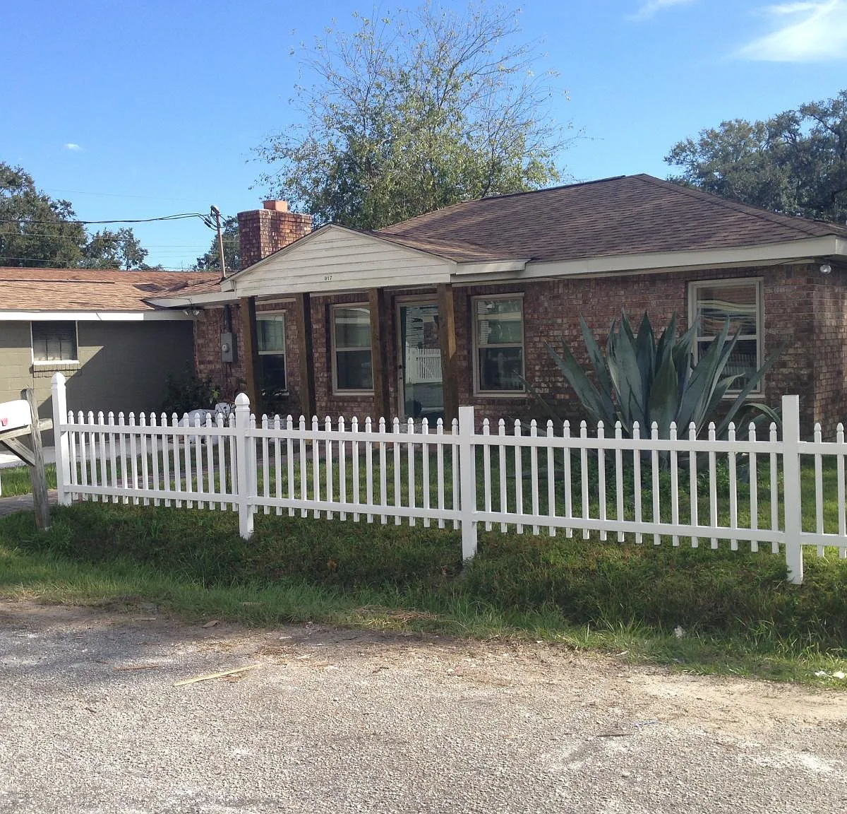 917 Hillsboro Drive — Photo 1