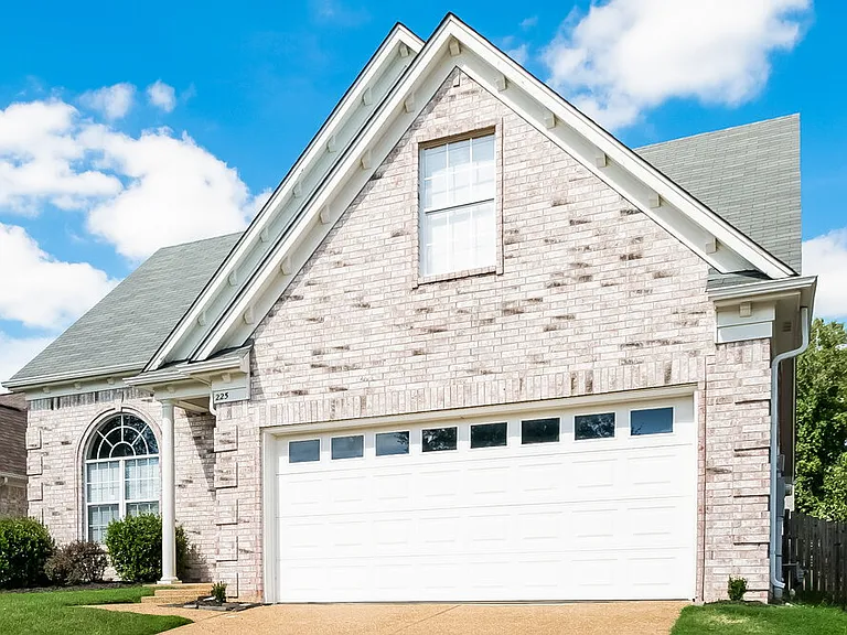 225 Magnolia Garden Ln — Photo 1