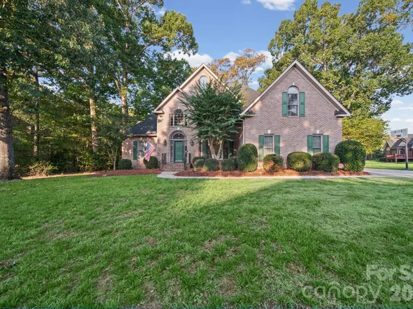 1221 Rittenhouse Ln, Rock Hill, SC 29732