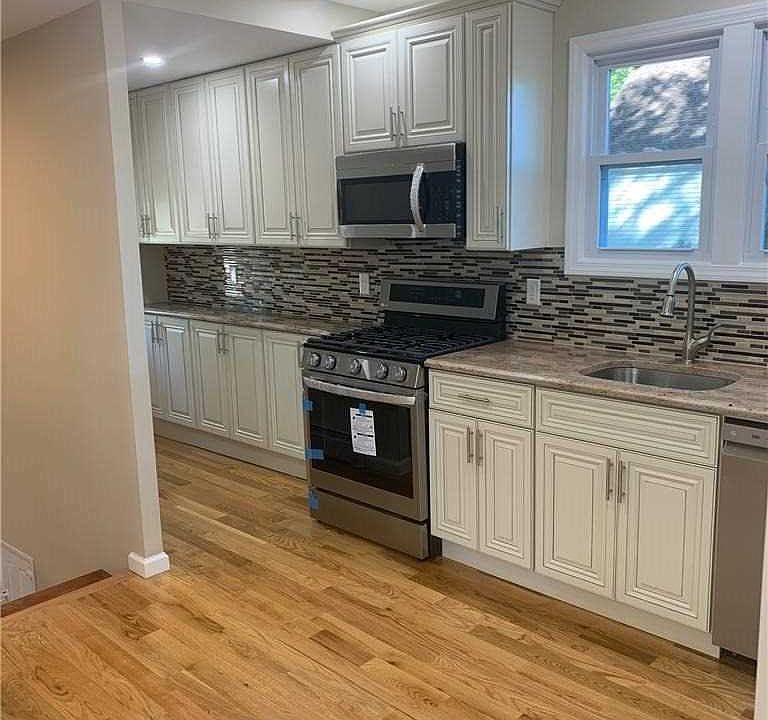 1st image of 330 Travis Ave