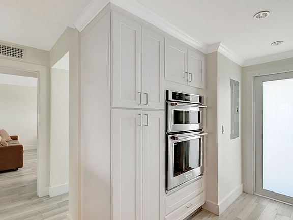 5th image of 800 SE 4th Street #302