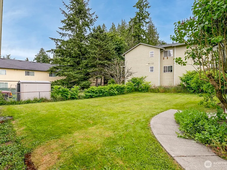 7009 Rainier Dr — Photo 15