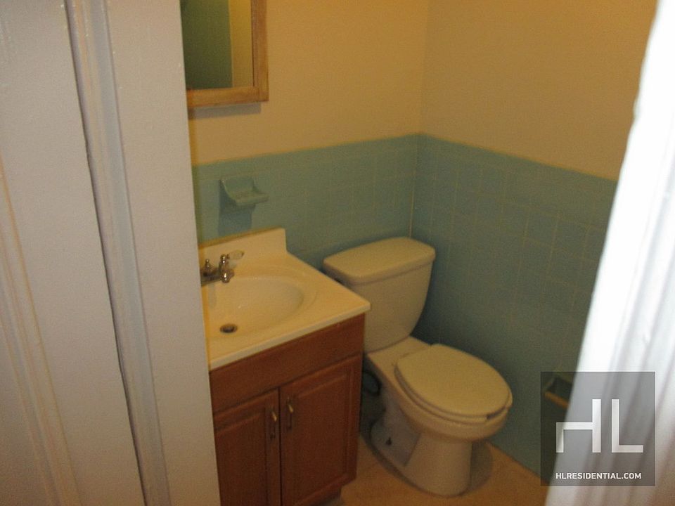 2nd image of 809 Lexington Ave APT 3F